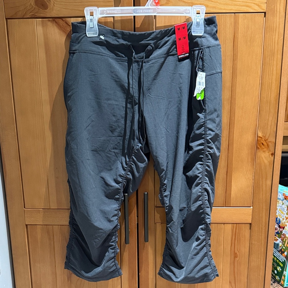 NWT Kirkland yoga pants Capri with ruched leg. 17” Inseam 10” rise Brand new
